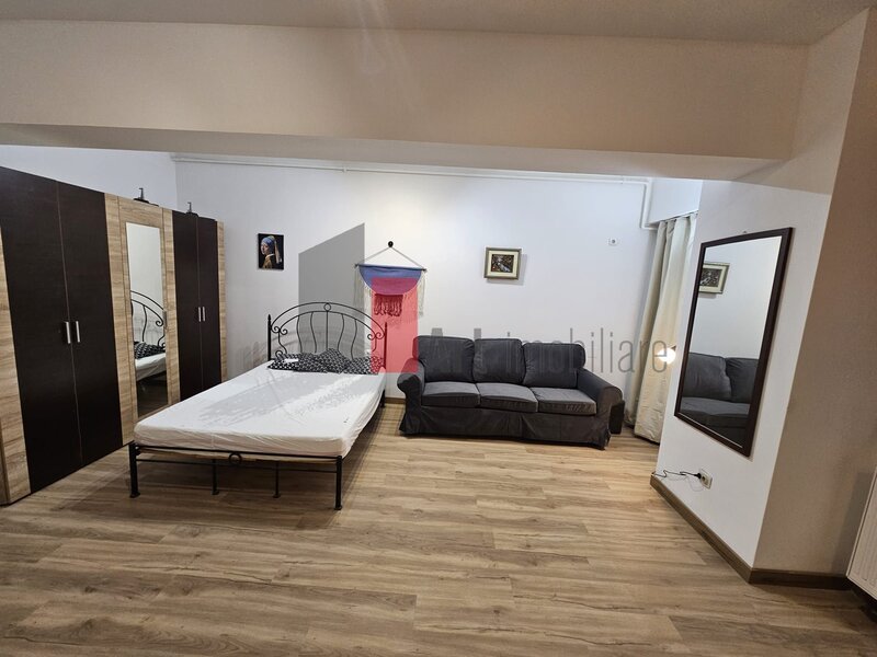 Piata Alba Iulia- Unirii- Garsonieara de vanzare- cu centrala