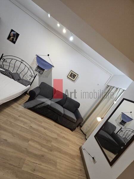 Piata Alba Iulia- Unirii- Garsonieara de vanzare- cu centrala